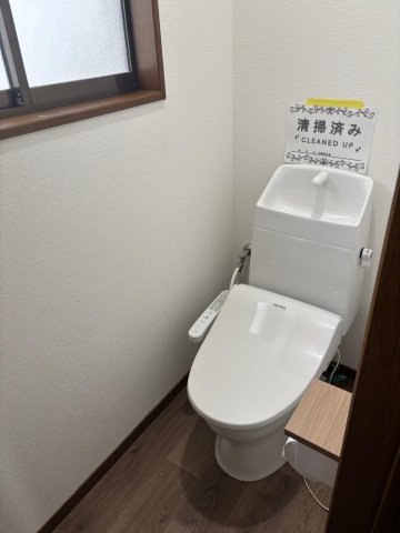 トイレ　新品シャワー付きトイレ