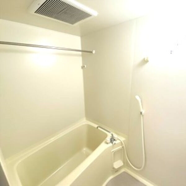 バス・シャワールーム　※写真は同じマンションの違う部屋のものになります。
