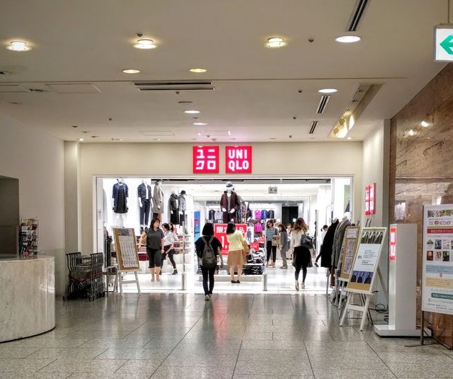 ショッピングセンター　ユニクロ五反田TOC店（ショッピングセンター）まで596m