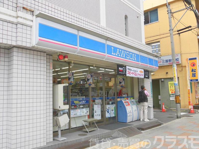 コンビニ　ローソン 阪急三国駅前店（コンビニ）まで70m
