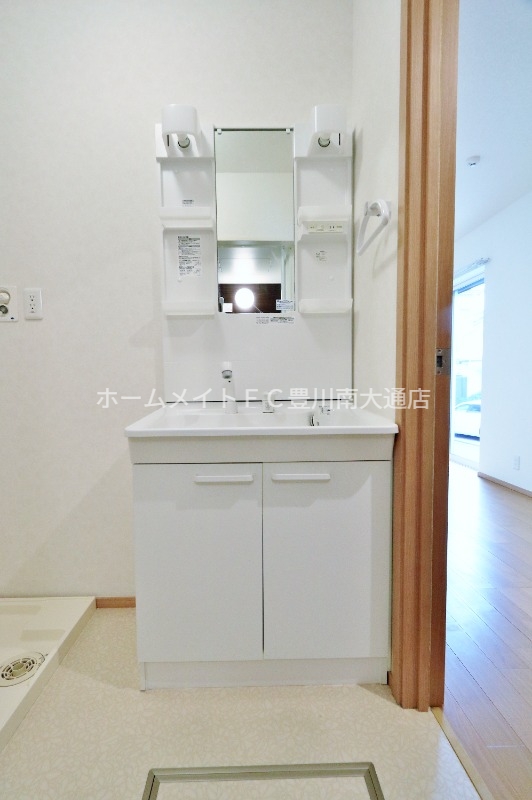 洗面設備　同型別部屋写真（反転）