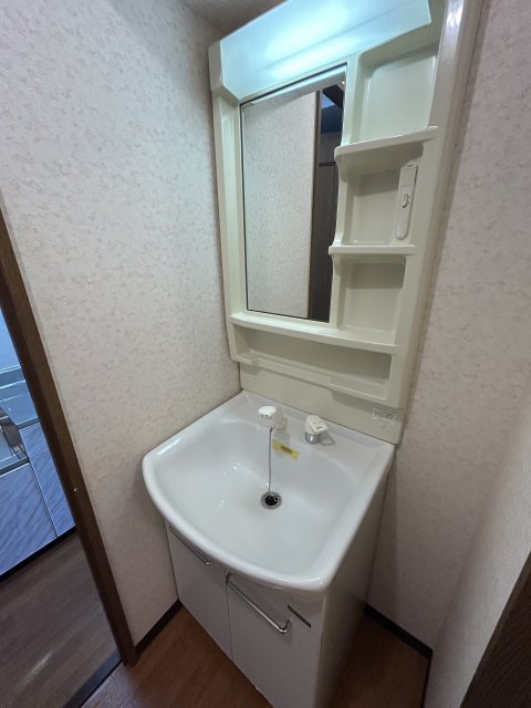 洗面設備　※写真は１０２号室です
