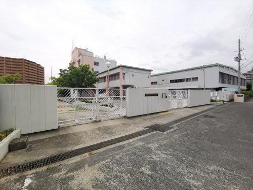 中学校　大阪狭山市立第三中学校（中学校）まで1597m