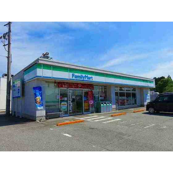 コンビニ　ファミリーマート砺波新富町店（コンビニ）まで1007m