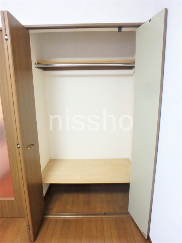 収納　クローゼット　上下に棚があり便利です！