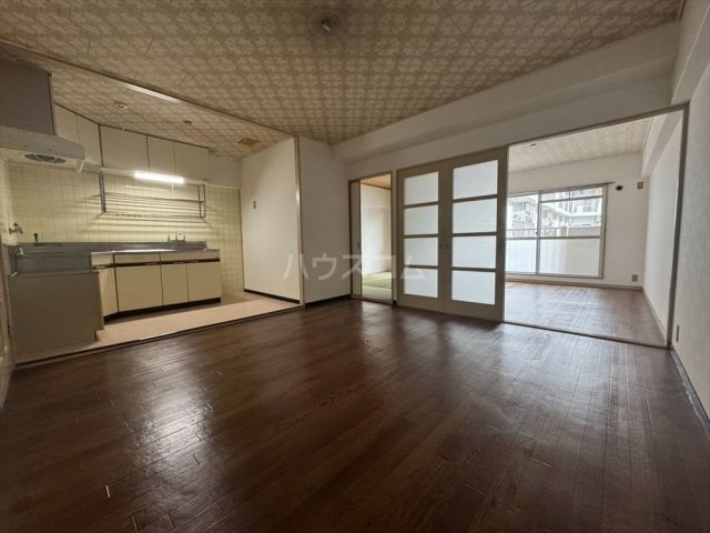 コボリマンション新大阪の居間写真