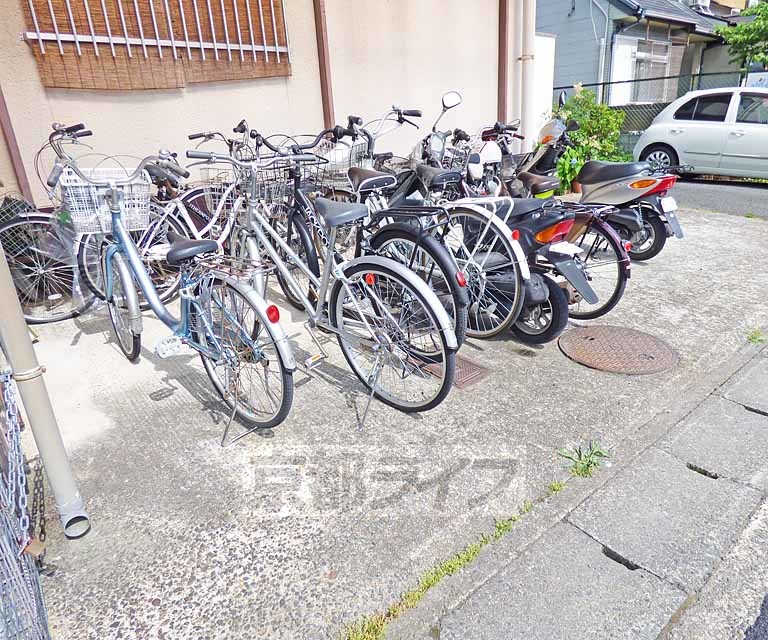 その他共有部分　駐輪場あります。