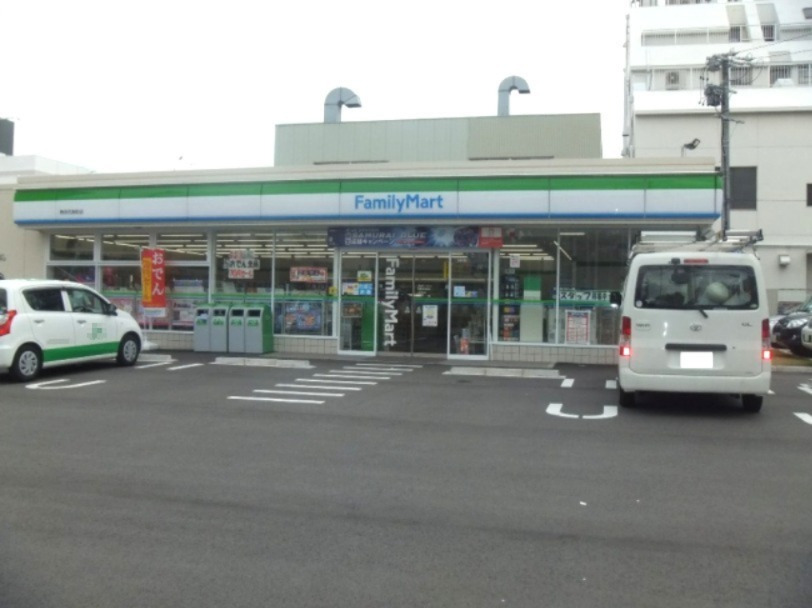 コンビニ　ファミリーマート 熱田花表町店（コンビニ）まで223m