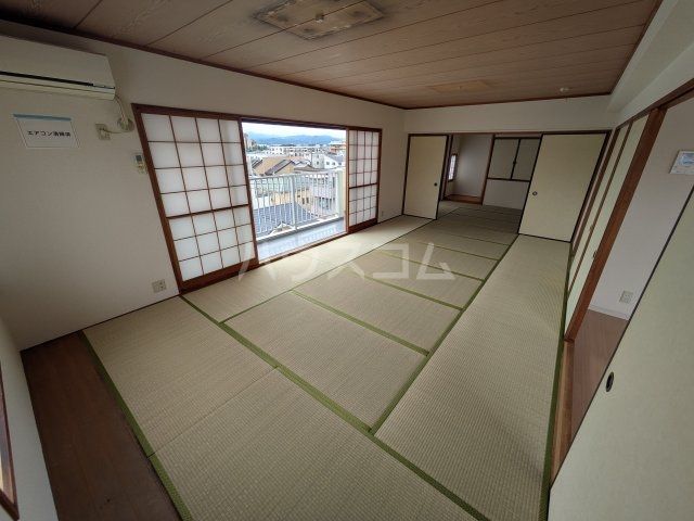 ファーストタウン中央の内装写真
