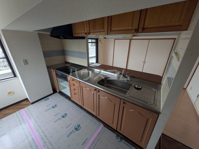 ファーストタウン中央のキッチン写真