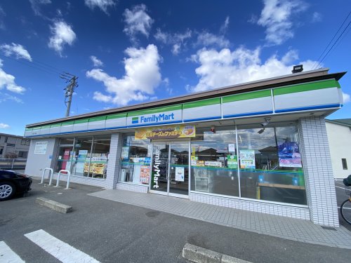 コンビニ　ファミリーマート鈴鹿千代崎店（コンビニ）まで43m