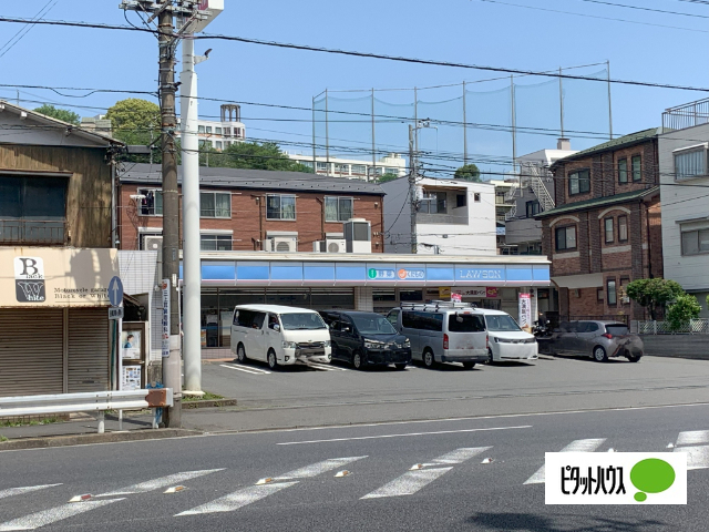 コンビニ　ローソン横浜前里町三丁目店（コンビニ）まで340m