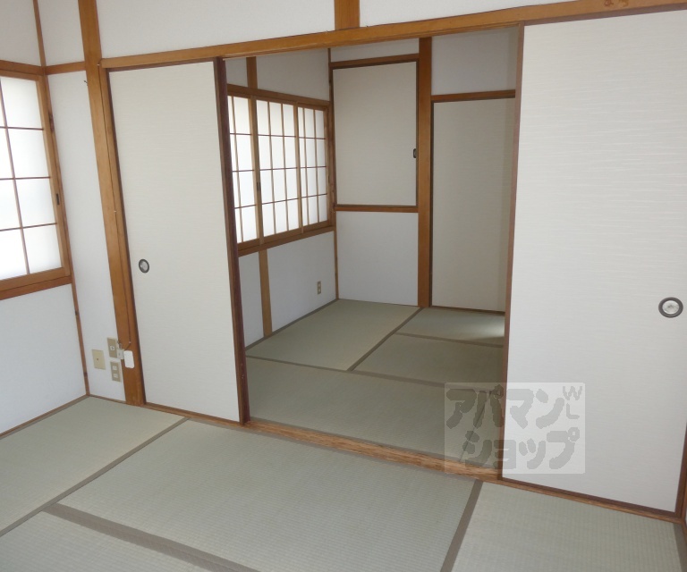 薬園町 貸家の居間写真