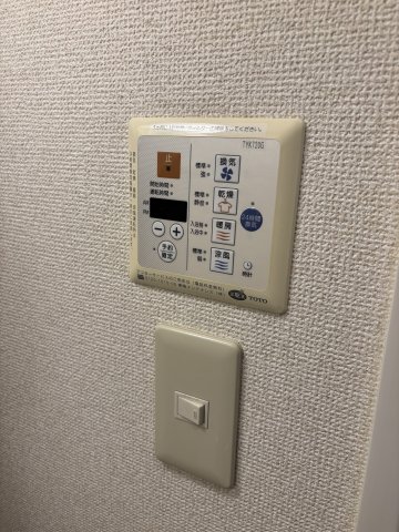 その他設備　浴室乾燥機のリモコンです。浴室暖房もございます♪