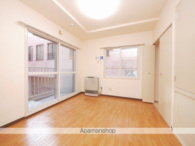 地下鉄東西線 西１８丁目駅 徒歩5分 4階建 築36年の居間写真