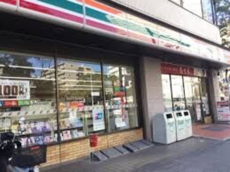 コンビニ　セブンイレブン伊勢佐木長者町駅前店（コンビニ）まで166m