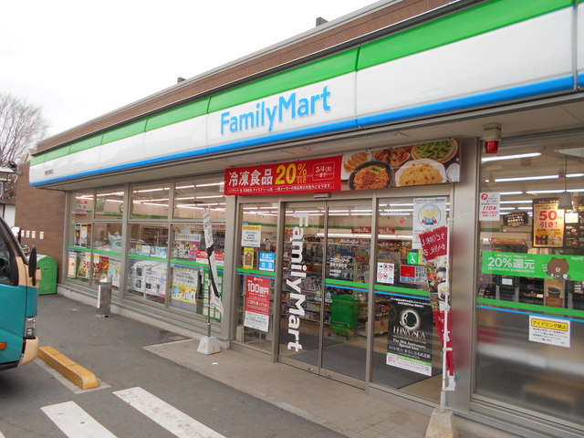 コンビニ　ファミリーマート西東京南町店（コンビニ）まで240m