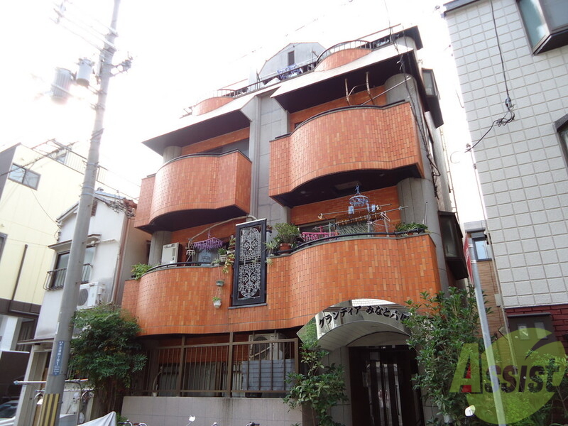 建物外観　タイル張りのオシャレな外観。