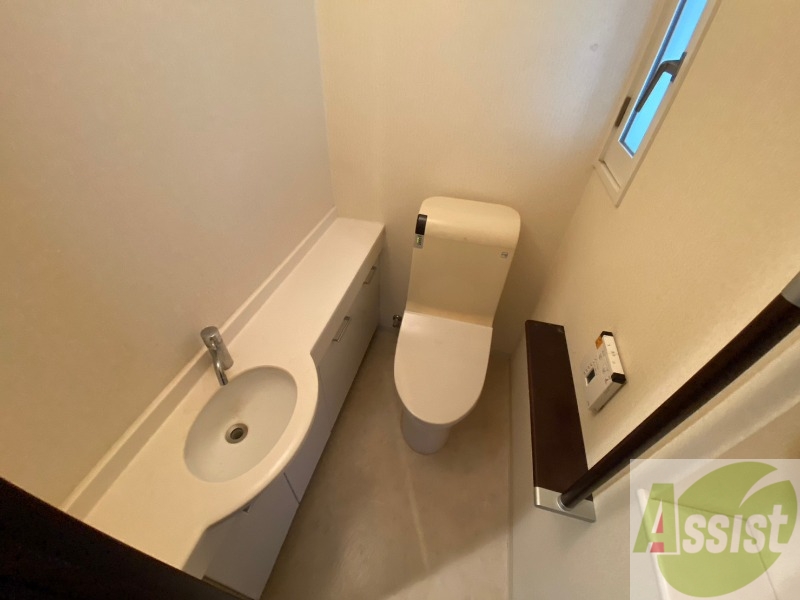 トイレ　トイレです。ウォシュレット付を探している方、おすすめです。