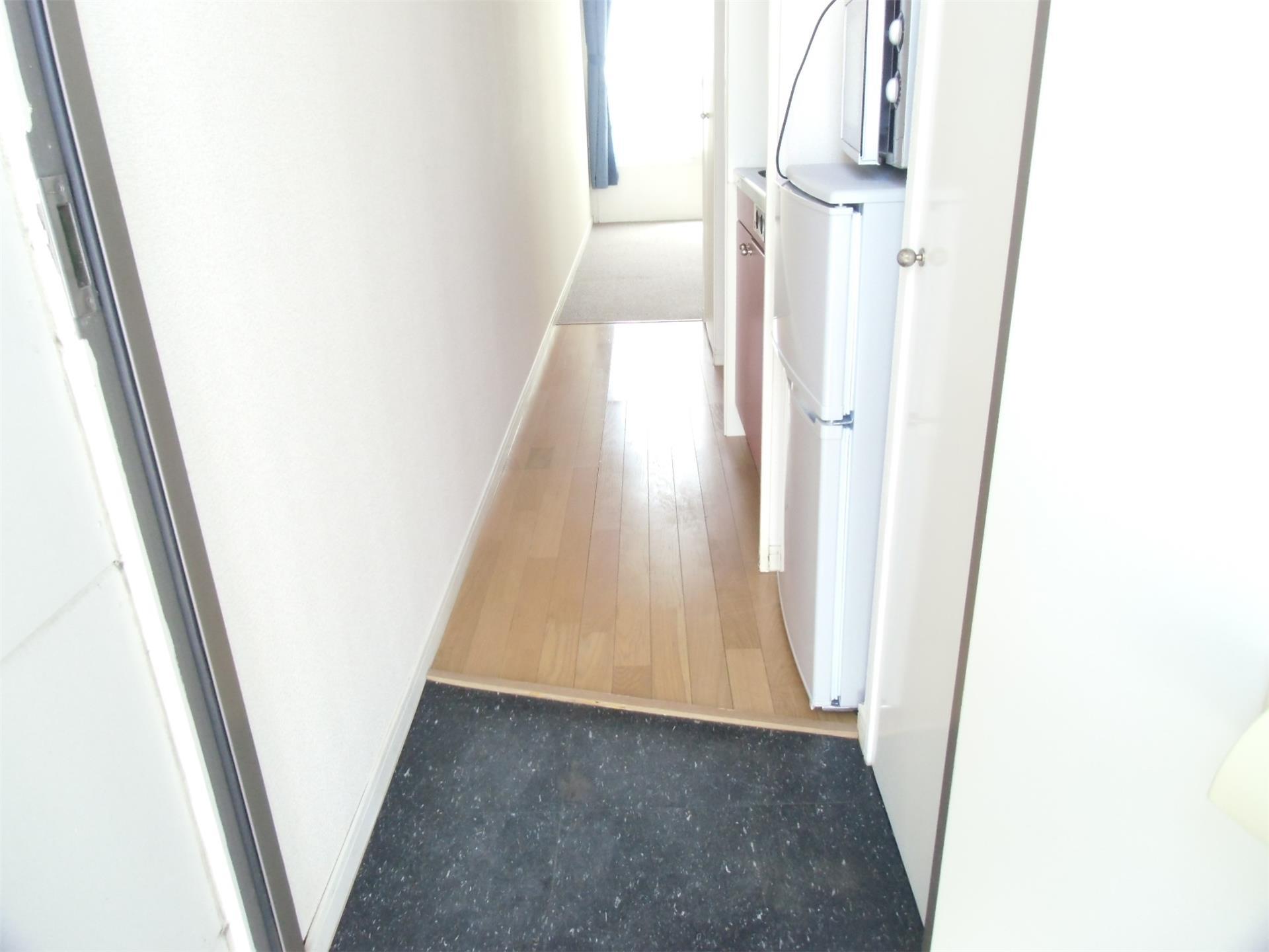 レオパレスよこての玄関写真