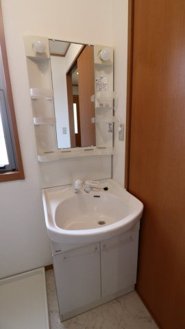 地下鉄西神・山手線 伊川谷駅 バス乗車時間：11分 最寄りバス停で下車 徒歩5分 2階建 築21年の内装写真