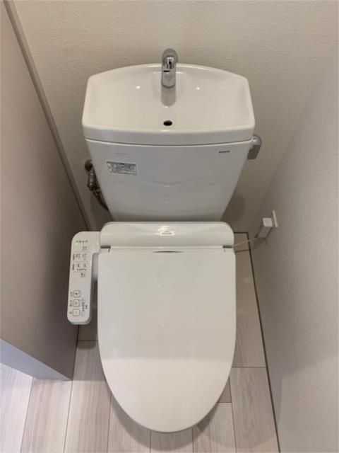 京王線 明大前駅 徒歩5分 4階建 築5年のトイレ写真