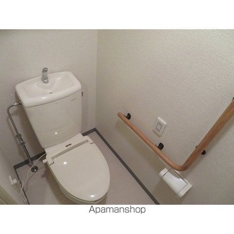都営大江戸線 月島駅 徒歩3分 10階建 築26年のトイレ写真
