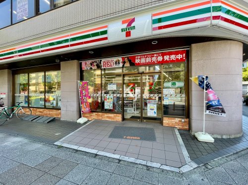 コンビニ　セブンイレブン 伊勢佐木長者町駅前店（コンビニ）まで248m