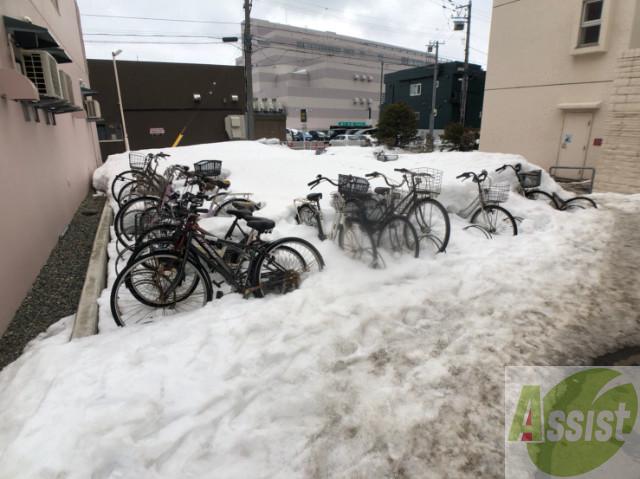 地下鉄南北線 麻生駅 徒歩5分 11階建 築47年の外観写真