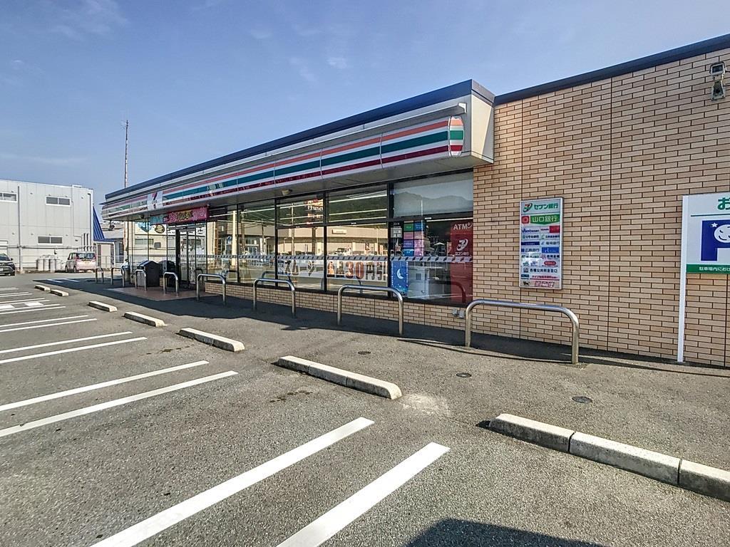 コンビニ　セブンイレブン山口小郡昭和通り店（コンビニ）まで582m