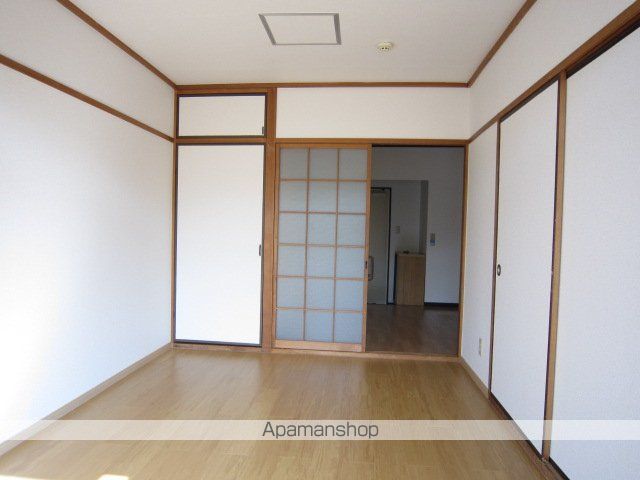 エルディム本地の居間写真