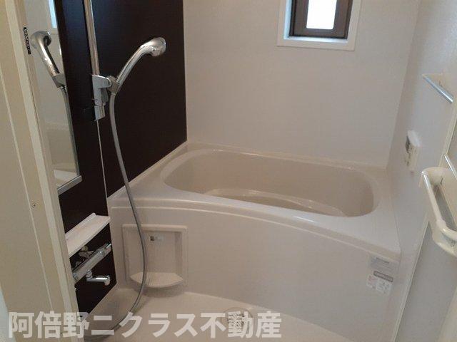 バス・シャワールーム　コンパクトで使いやすいお風呂です