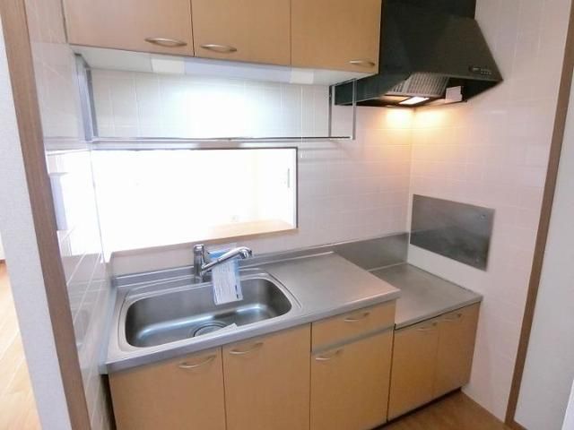 ＪＲ東海道本線 大垣駅 バス乗車時間：14分 最寄りバス停で下車 徒歩7分 2階建 築25年のキッチン写真