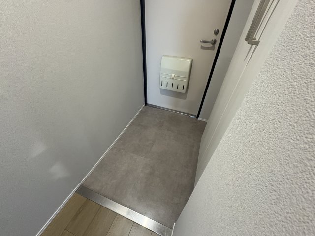 ネオハイツ姫路アメティ228の玄関写真