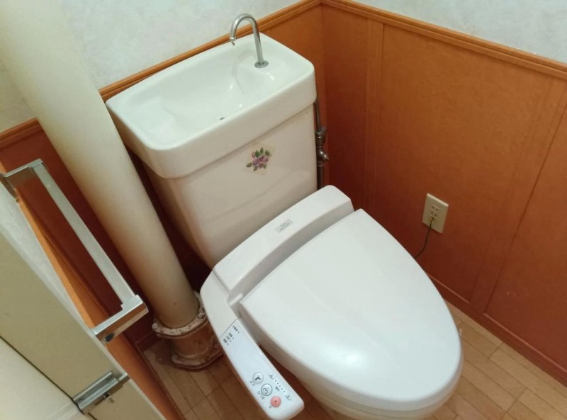 上越新幹線 長岡駅 徒歩5分 7階建 築40年のトイレ写真