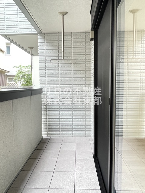 バルコニー　お天気のいい日は洗濯物も気持ちよく干せますね！