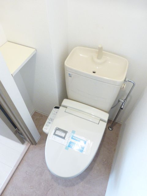 東京メトロ銀座線 表参道駅 徒歩9分 4階建 築29年のトイレ写真