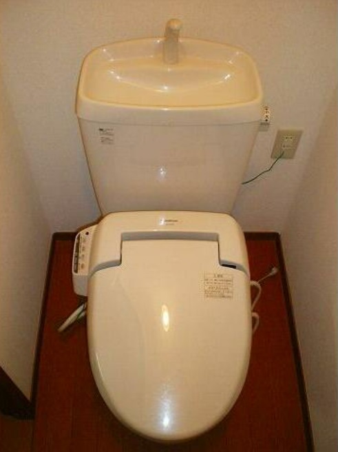 小田急線 千歳船橋駅 徒歩16分 2階建 築23年のトイレ写真