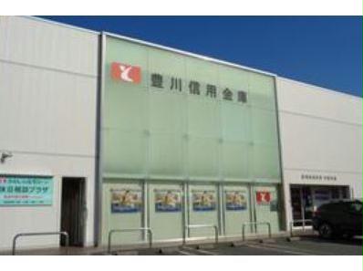 銀行　豊川信用金庫八南支店（銀行）まで742m