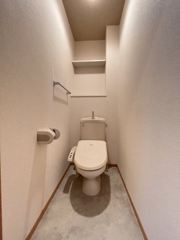 トイレ　温水洗浄暖房便座付き