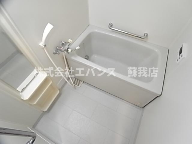 バス・シャワールーム　コンパクトで使いやすいお風呂です