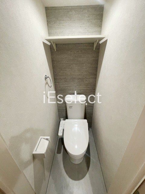 トイレ　温水洗浄便座付きのトイレです?
