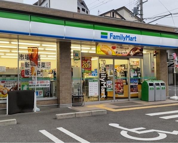 コンビニ　ファミリーマート吹田千里山高塚店（コンビニ）まで335m