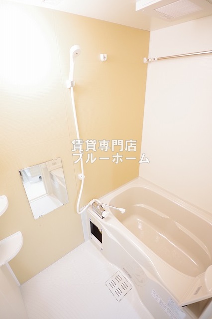 バス・シャワールーム　浴室乾燥付きバス！