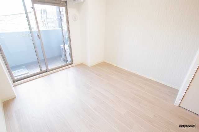プレサンス新大阪ストリームの居間写真