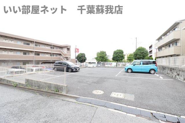 駐車場　駐車場があるので、車を買う予定の方も安心です