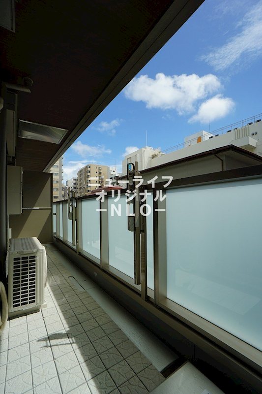 バルコニー　庇も十分あるので、急な雨でも安心です☆