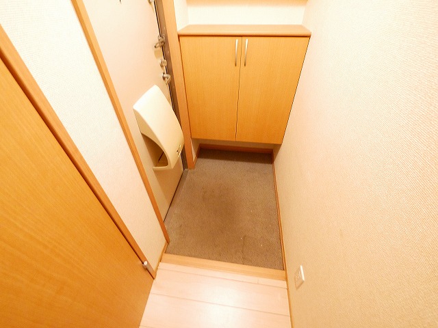 玄関　収納もある玄関です