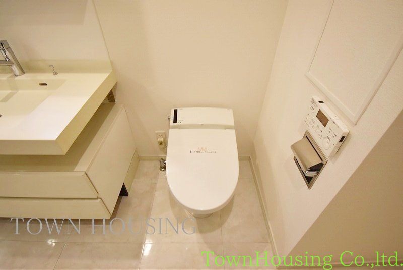 東京メトロ銀座線 表参道駅 徒歩6分 4階建 築19年のトイレ写真