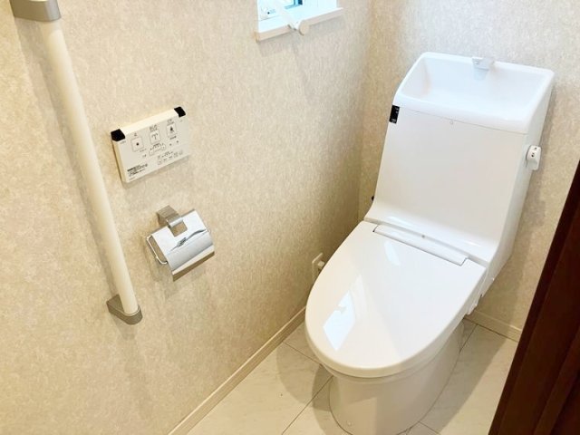 トイレ　嬉しい温水洗浄便座♪